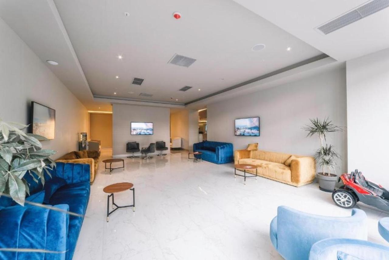 Lux Apartaments Batumi Eksteriør billede