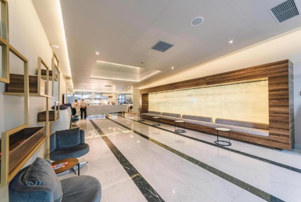 Lux Apartaments Batumi Eksteriør billede