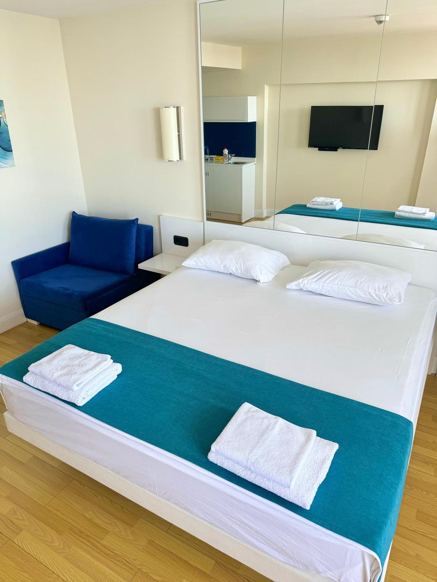 Lux Apartaments Batumi Eksteriør billede