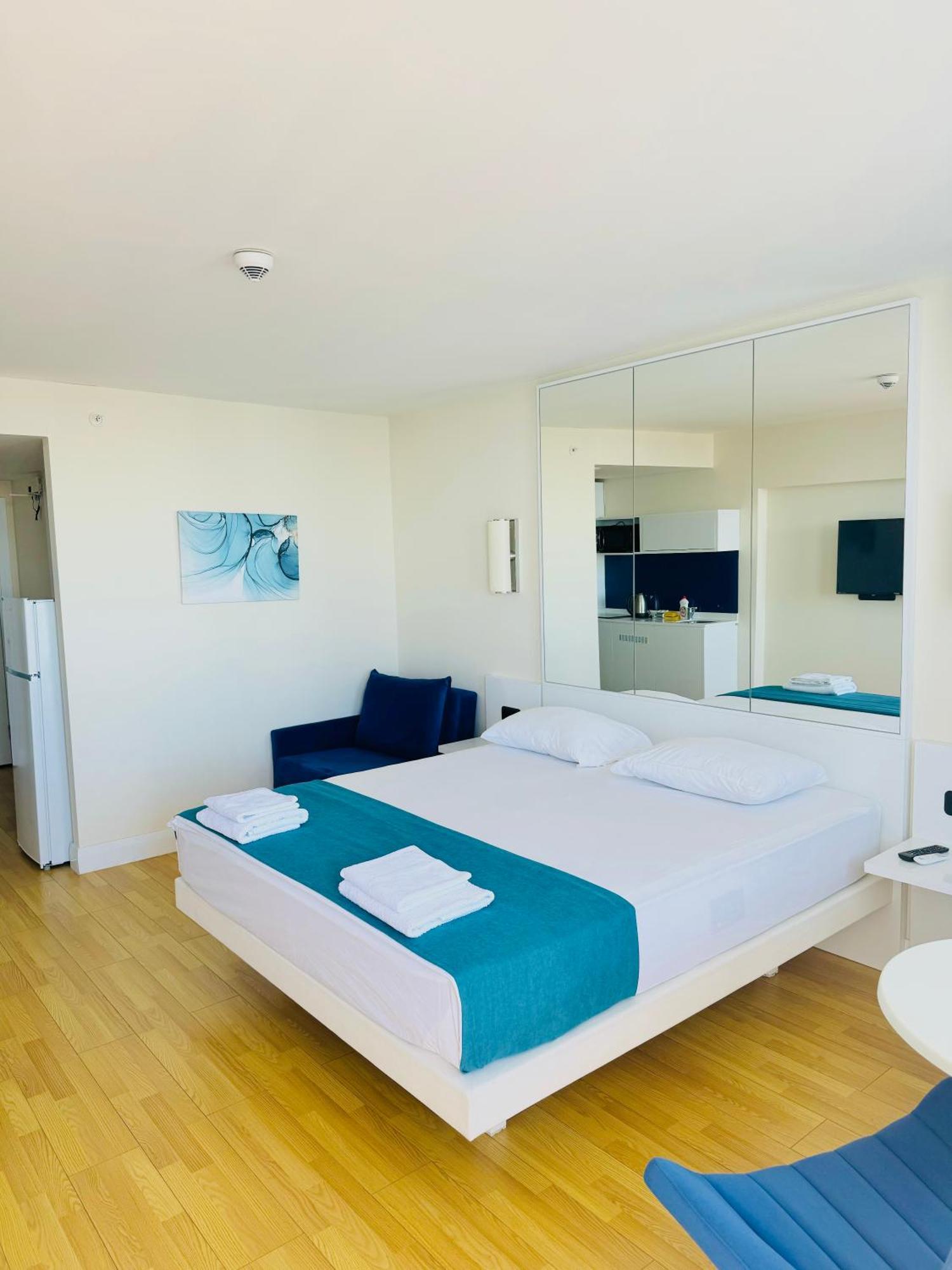 Lux Apartaments Batumi Eksteriør billede